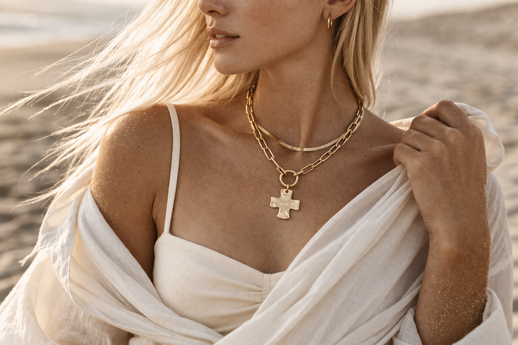 CHUNKY CROSS CHAIN NECKLACE